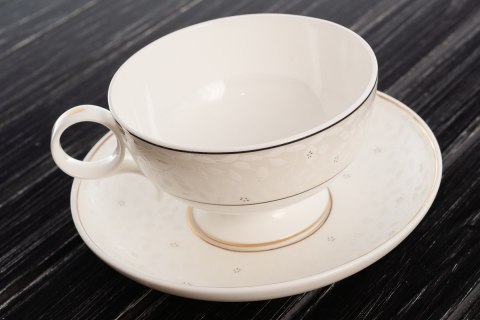 MP 167-4601 KPL 2 FILIŻANEK ZE SPODKAMI